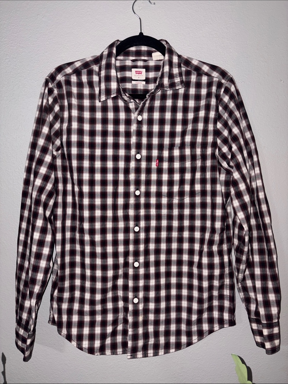 LEVI'S MEN BUTTON-DOWN LONG SLEEVES SHIRT.